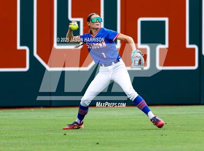 Thumbnail 2 in Shiner vs. Sundown (UIL Softball 2A D2 Final) photogallery.