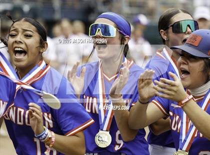 Thumbnail 2 in Shiner vs. Sundown (UIL Softball 2A D2 Final) photogallery.