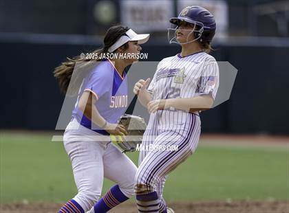 Thumbnail 3 in Shiner vs. Sundown (UIL Softball 2A D2 Final) photogallery.