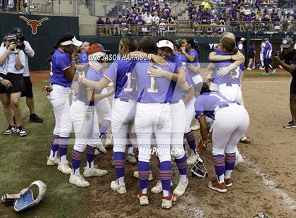Thumbnail 1 in Shiner vs. Sundown (UIL Softball 2A D2 Final) photogallery.
