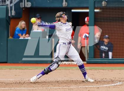 Thumbnail 3 in Shiner vs. Sundown (UIL Softball 2A D2 Final) photogallery.