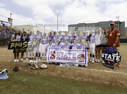 Thumbnail 1 in Shiner vs. Sundown (UIL Softball 2A D2 Final) photogallery.