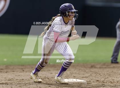 Thumbnail 3 in Shiner vs. Sundown (UIL Softball 2A D2 Final) photogallery.
