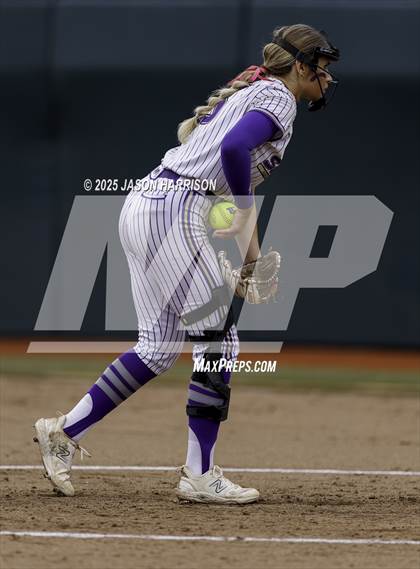 Thumbnail 3 in Shiner vs. Sundown (UIL Softball 2A D2 Final) photogallery.