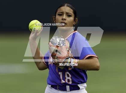 Thumbnail 2 in Shiner vs. Sundown (UIL Softball 2A D2 Final) photogallery.