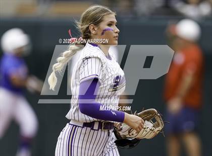 Thumbnail 1 in Shiner vs. Sundown (UIL Softball 2A D2 Final) photogallery.