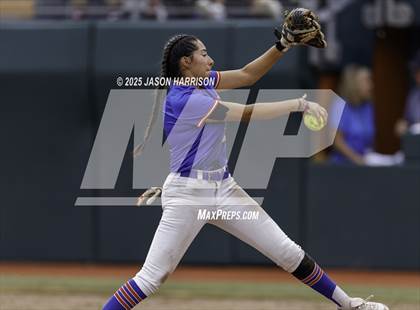 Thumbnail 1 in Shiner vs. Sundown (UIL Softball 2A D2 Final) photogallery.