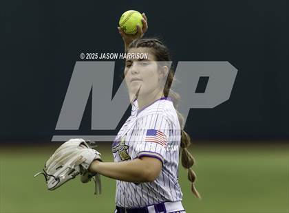 Thumbnail 2 in Shiner vs. Sundown (UIL Softball 2A D2 Final) photogallery.