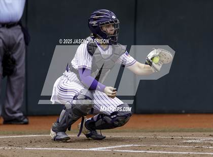 Thumbnail 2 in Shiner vs. Sundown (UIL Softball 2A D2 Final) photogallery.