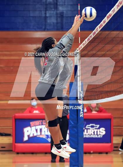 Thumbnail 3 in Jacksonville @ West Carteret (NCHSAA Coastal 3A Conference Championship) photogallery.