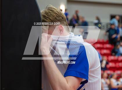 Thumbnail 2 in Friendswood vs. Barbers Hill (UIL 5A DIII Bi-District Playoff) photogallery.