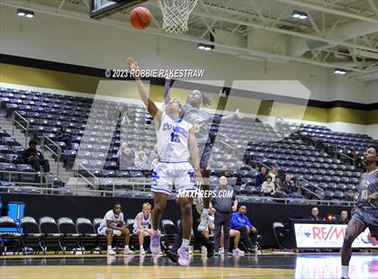Thumbnail 2 in Dallas Christian vs. Kaufman (Kaufman Holiday Tournament) photogallery.
