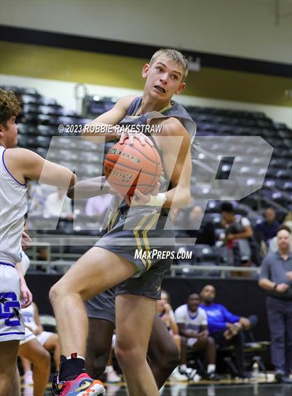 Thumbnail 3 in Dallas Christian vs. Kaufman (Kaufman Holiday Tournament) photogallery.