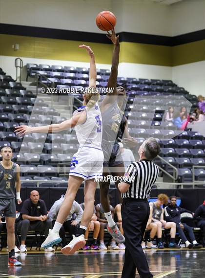 Thumbnail 3 in Dallas Christian vs. Kaufman (Kaufman Holiday Tournament) photogallery.