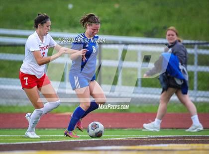 Thumbnail 3 in Rochester vs. Athens (MHSAA Division I Regional Final) photogallery.