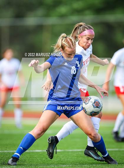 Thumbnail 3 in Rochester vs. Athens (MHSAA Division I Regional Final) photogallery.