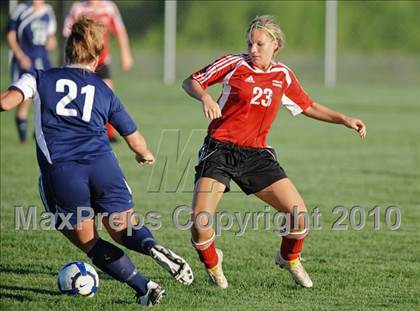 Thumbnail 2 in Muskego vs. Pius XI (Muskego Invite) photogallery.