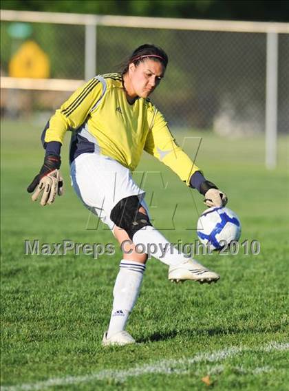 Thumbnail 3 in Muskego vs. Pius XI (Muskego Invite) photogallery.