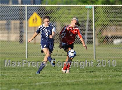 Thumbnail 1 in Muskego vs. Pius XI (Muskego Invite) photogallery.