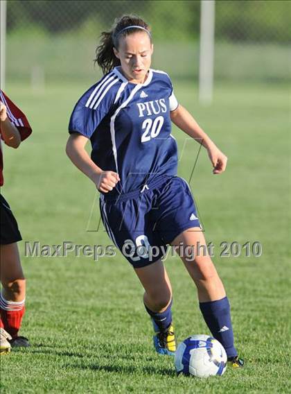 Thumbnail 3 in Muskego vs. Pius XI (Muskego Invite) photogallery.