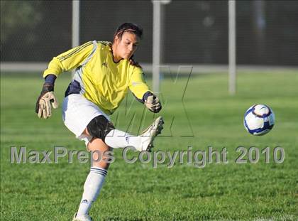 Thumbnail 2 in Muskego vs. Pius XI (Muskego Invite) photogallery.