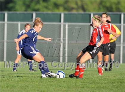 Thumbnail 3 in Muskego vs. Pius XI (Muskego Invite) photogallery.