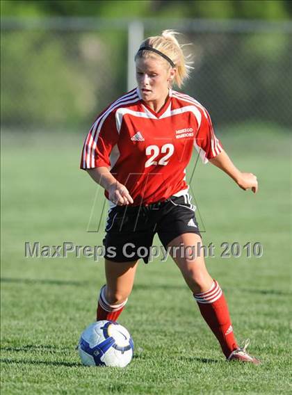 Thumbnail 2 in Muskego vs. Pius XI (Muskego Invite) photogallery.