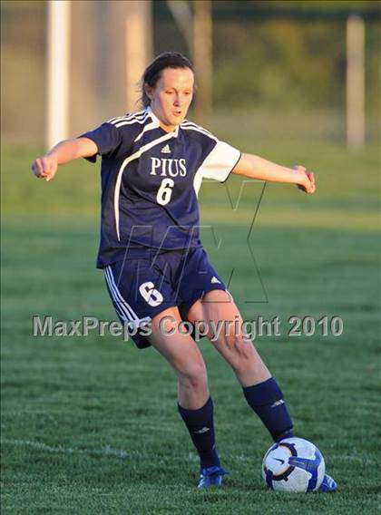 Thumbnail 1 in Muskego vs. Pius XI (Muskego Invite) photogallery.