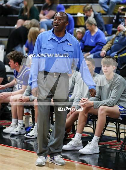 Thumbnail 3 in Erath vs. Brusly (LHSAA Div II Non-Select Bi-District) photogallery.