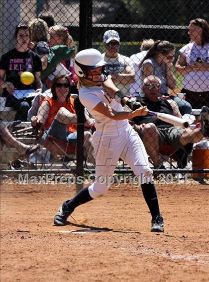 Thumbnail 2 in Seymour vs Coalfield photogallery.