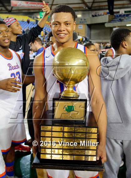 Thumbnail 2 in Rainier Beach vs O'Dea (WIAA 3A Final)  photogallery.