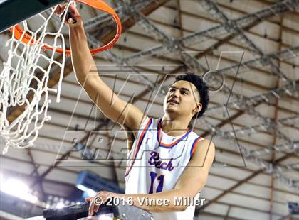 Thumbnail 2 in Rainier Beach vs O'Dea (WIAA 3A Final)  photogallery.