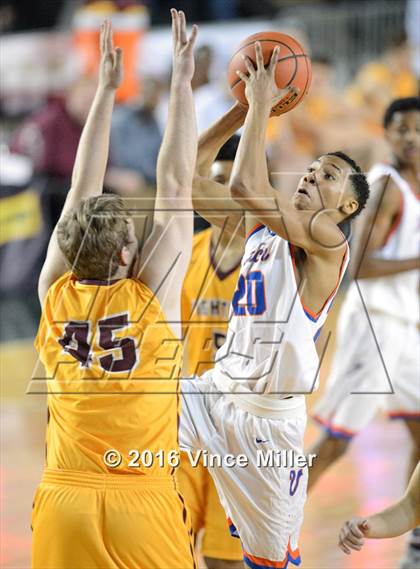 Thumbnail 3 in Rainier Beach vs O'Dea (WIAA 3A Final)  photogallery.