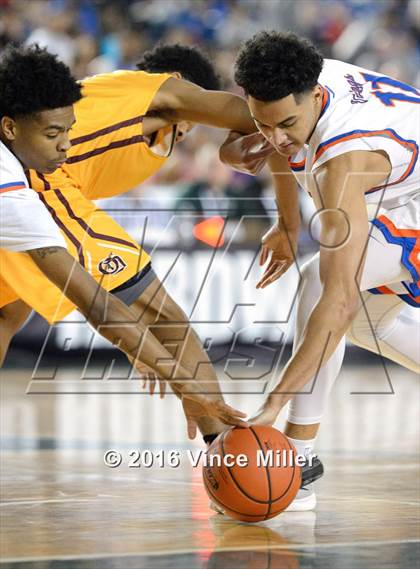 Thumbnail 3 in Rainier Beach vs O'Dea (WIAA 3A Final)  photogallery.