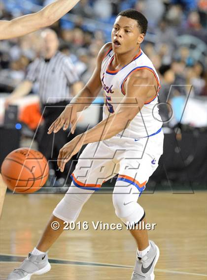 Thumbnail 2 in Rainier Beach vs O'Dea (WIAA 3A Final)  photogallery.