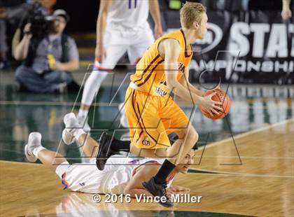 Thumbnail 2 in Rainier Beach vs O'Dea (WIAA 3A Final)  photogallery.