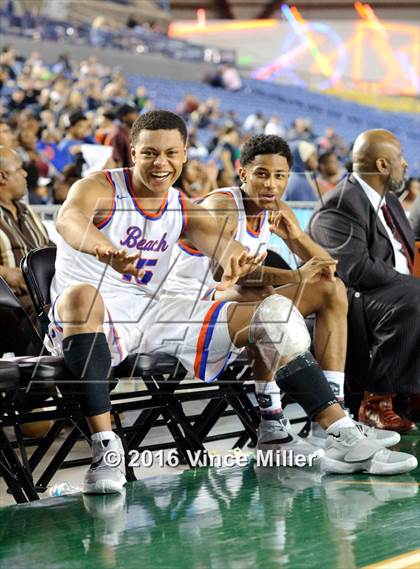 Thumbnail 3 in Rainier Beach vs O'Dea (WIAA 3A Final)  photogallery.