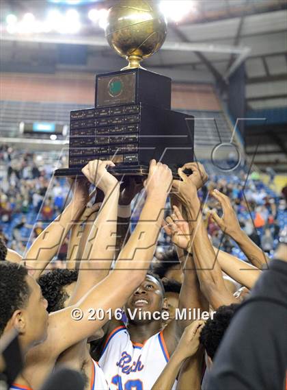 Thumbnail 2 in Rainier Beach vs O'Dea (WIAA 3A Final)  photogallery.