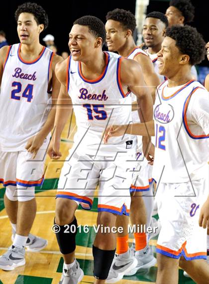 Thumbnail 2 in Rainier Beach vs O'Dea (WIAA 3A Final)  photogallery.