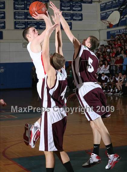 Thumbnail 2 in Albertus Magnus vs. Tapan Zee photogallery.