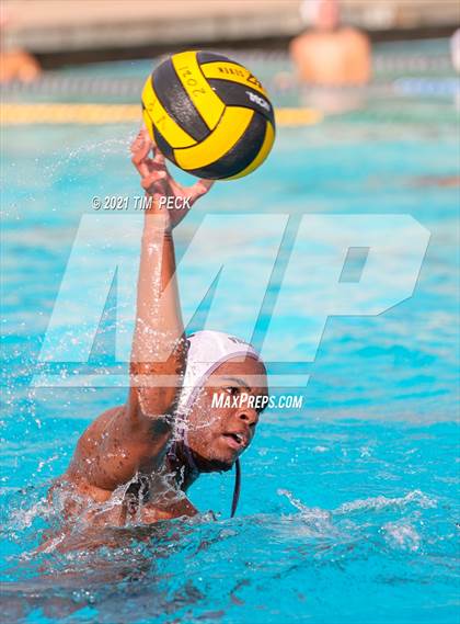 Thumbnail 2 in El Modena @ Villa Park photogallery.