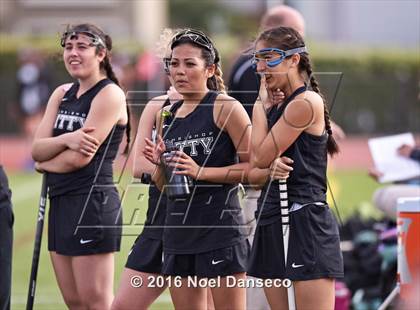 Thumbnail 3 in St. Ignatius vs. Archbishop Mitty photogallery.