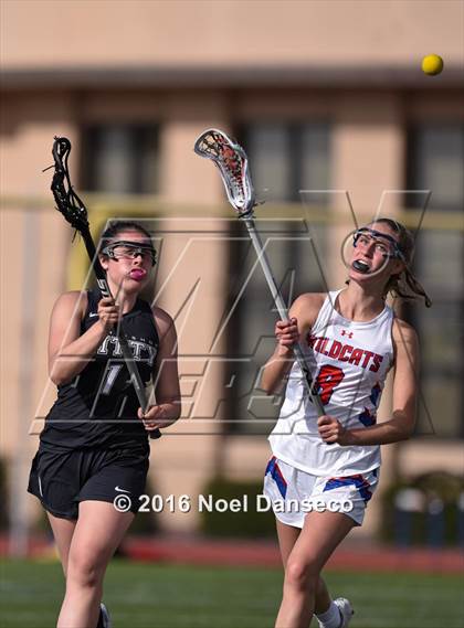 Thumbnail 2 in St. Ignatius vs. Archbishop Mitty photogallery.