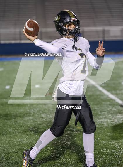 Thumbnail 3 in West Hempstead vs. Seaford (NYSPHSAA Section 8 Conference 4 Semifinal) photogallery.