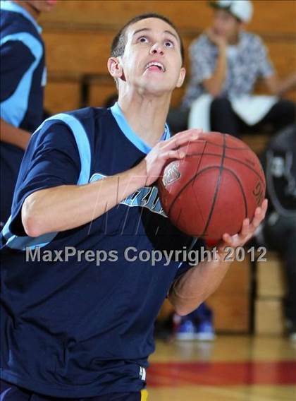 Thumbnail 2 in Edison vs. Los Osos (MaxPreps Holiday Classic) photogallery.