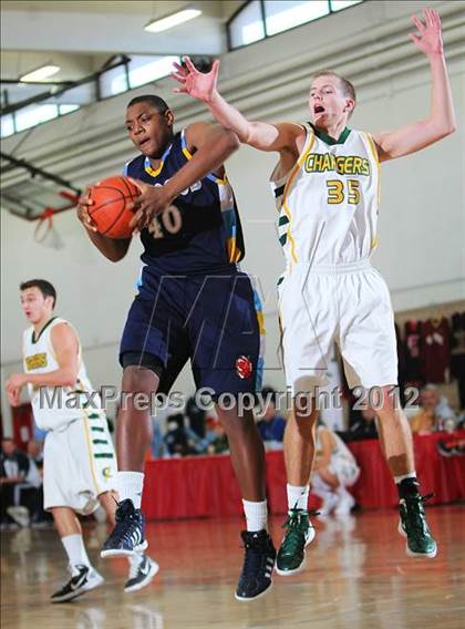 Thumbnail 3 in Edison vs. Los Osos (MaxPreps Holiday Classic) photogallery.