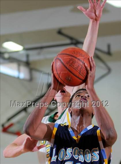Thumbnail 2 in Edison vs. Los Osos (MaxPreps Holiday Classic) photogallery.