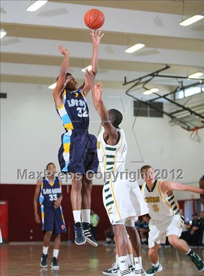Thumbnail 1 in Edison vs. Los Osos (MaxPreps Holiday Classic) photogallery.
