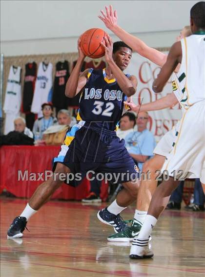 Thumbnail 1 in Edison vs. Los Osos (MaxPreps Holiday Classic) photogallery.