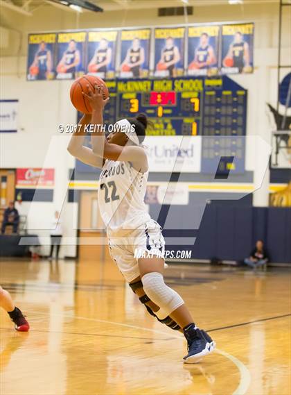 Thumbnail 1 in Little Elm vs. Liberty (5A Region 2 Bi-District Playoff) photogallery.